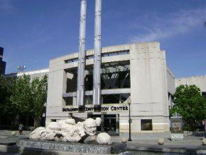 The Sacramento Convention Center is in the heart of the downtown business district, with close proximity to the newly update K Street Mall. Convention attendees have access to several nearby eateries for daily lunch. Creative Commons photo by flickr user Willscrlt.